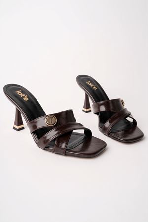 Berra Kadın Kahverengi Küt Burunlu Tokalı Topuklu Terlik 