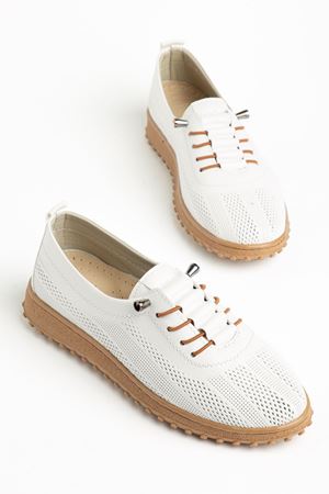 Esma Kadın Beyaz Cilt İçi Hakiki Deri Bağcıklı Ortopedik Babet 