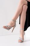 Giovana Taş Bant Detaylı Saten Gümüş Kadın Topuklu Ayakkabı