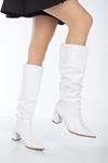 Kadın Beyaz Cilt Körüklü Uzun Sivri Burunlu Topuklu Çizme