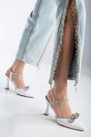 Wilma Beyaz Cilt Taşlı Fiyonk Detaylı Sivri Burun Topuklu Ayakkabı