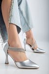 Deyana Gümüş Cilt Taş Detaylı Sivri Burun Topuklu Ayakkabı 
