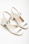 Keri Topuklu Beyaz Cilt Küt Burun Kadın Ayakkabı 